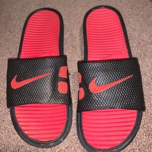NIKE SLIDES